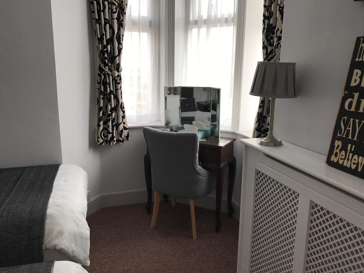 Castle Lodge guest house Newport  Extérieur photo