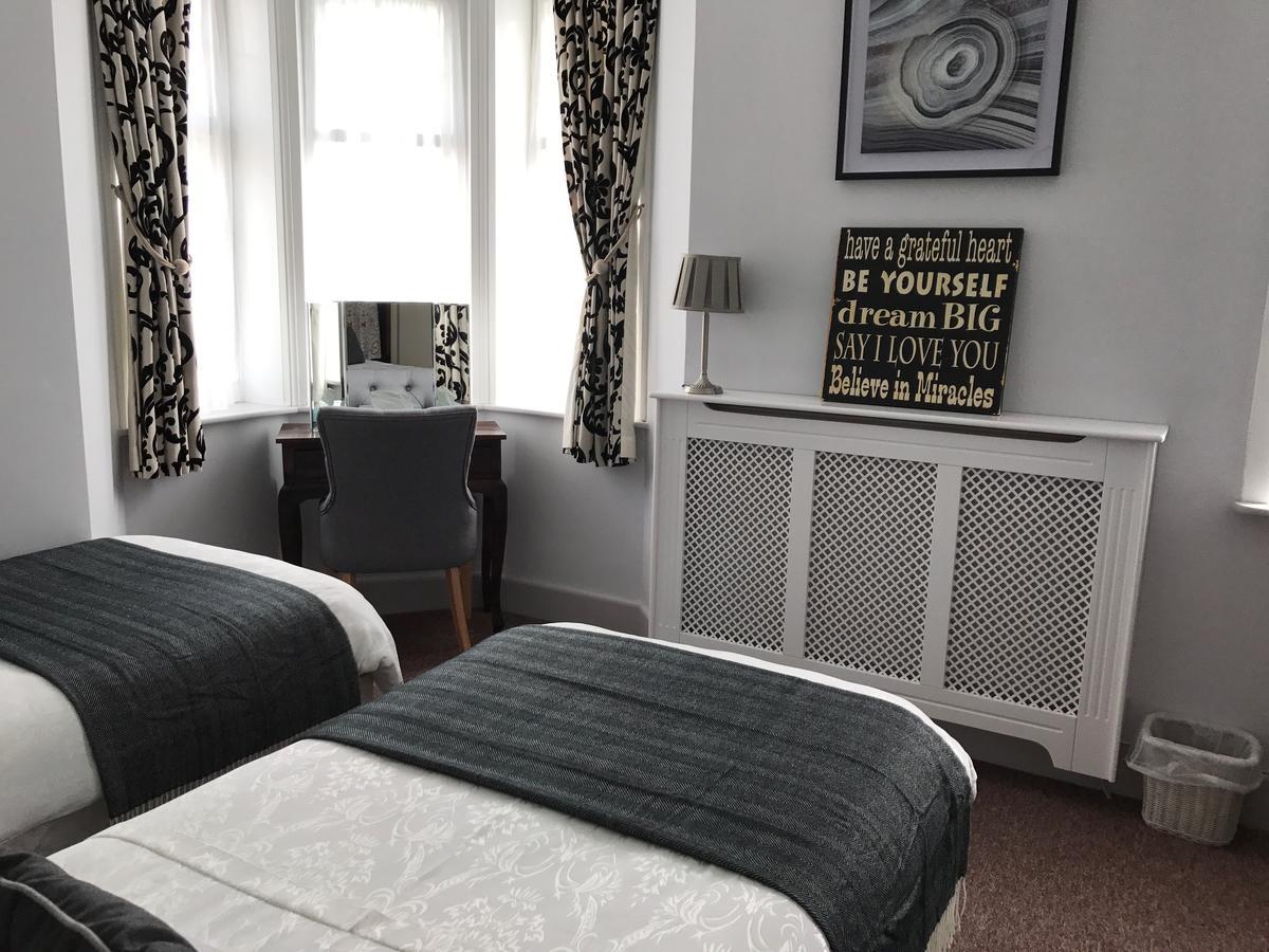 Castle Lodge guest house Newport  Extérieur photo